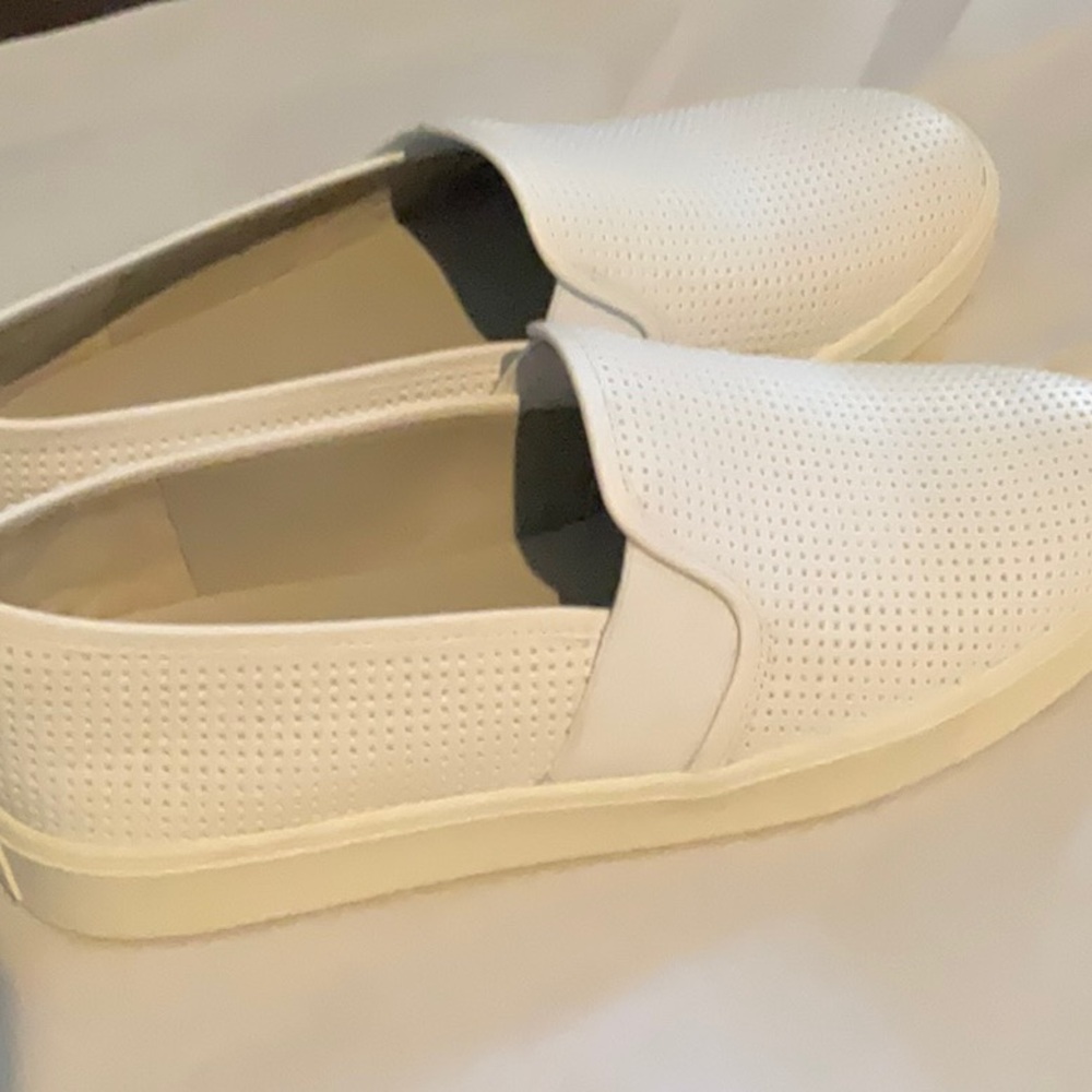 VINCE Blair Perforated Leather /Slip-on design. Comfortable Sneakers - Picture 5 of 8